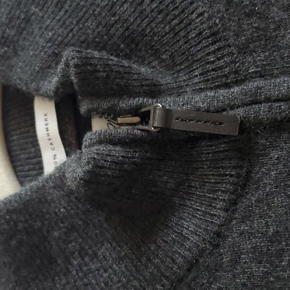 Men's Cashmere Vest. Medium - Picture 3 of 5